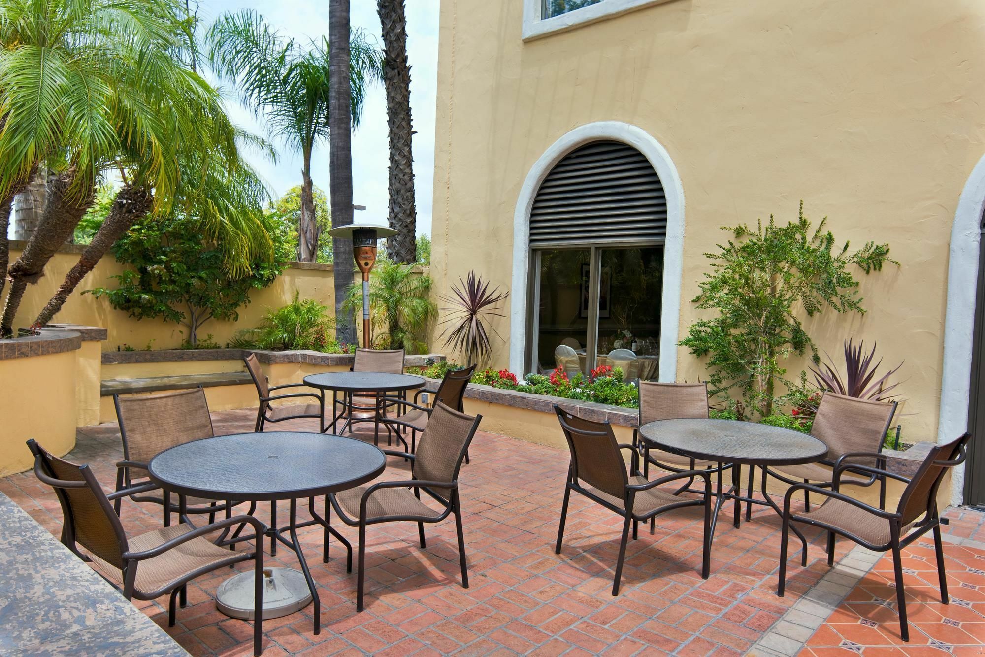 Embassy Suites By Hilton Los Angeles Downey Exterior photo